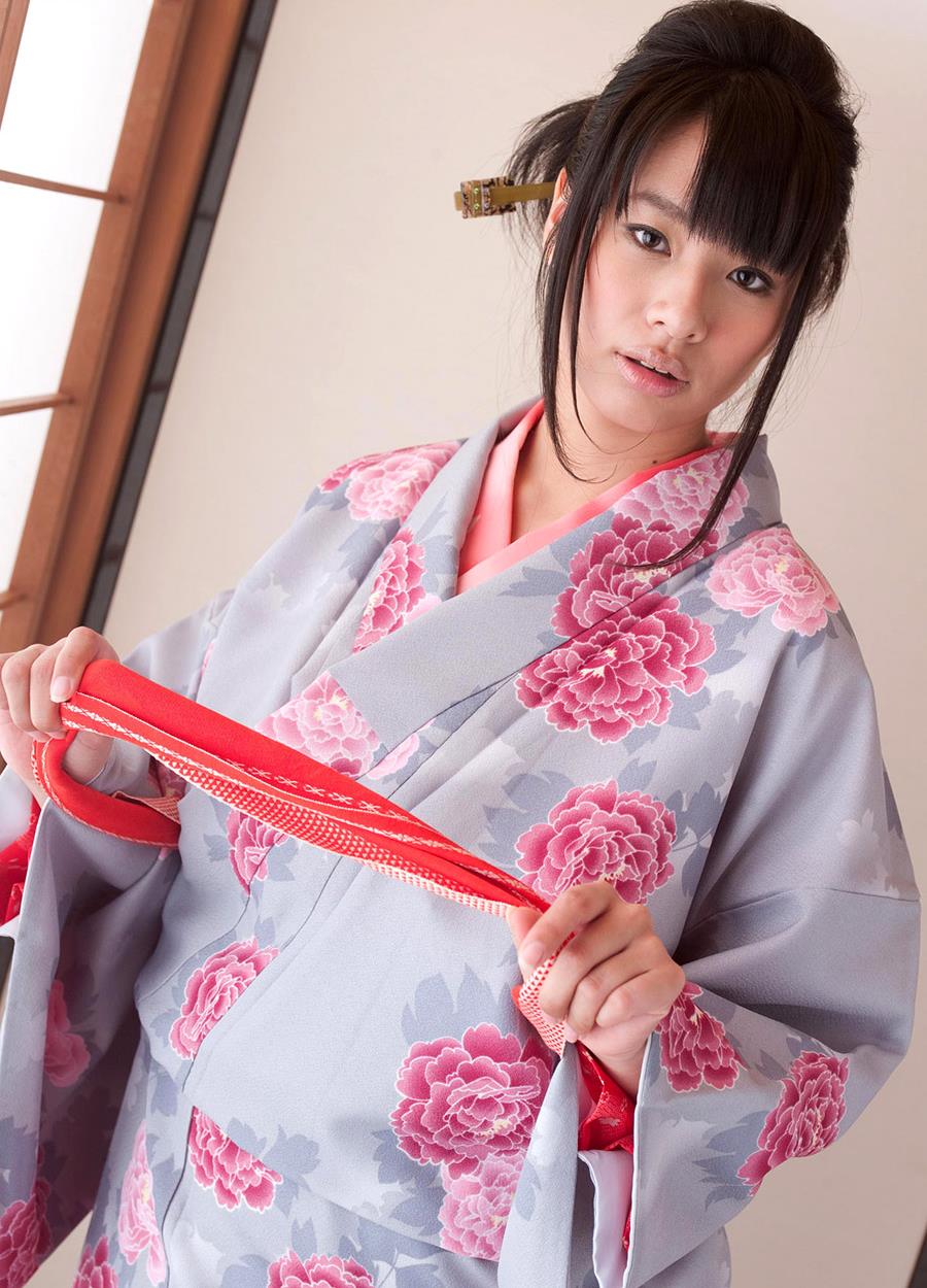 foto bugil artis bokep jepang toket gede,Hana Haruna. wanita jepang dengan payudara montok memeakai kimono pose seksi sembari melucuti pakainya 