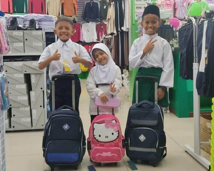 Kempen Kembali ke Sekolah (Back to school campaign) Pilih Baju Sekolah Untuk Anak di Hari-Hari