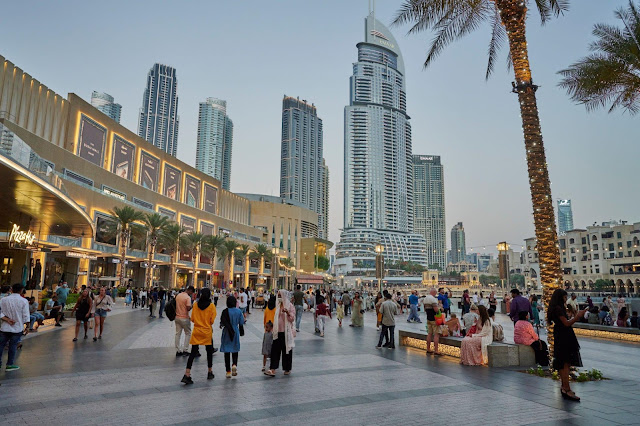 لماذا تسمى دبي بالمدينة المزيفة؟