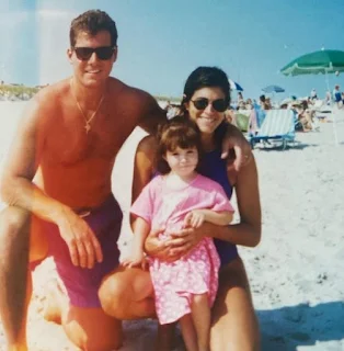 Chrissy Costanza's childhood picture with her dad & mom