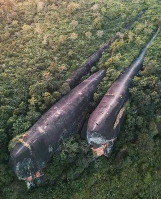 A rocha das Três Baleias na Tailândia