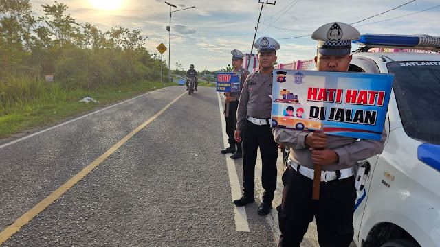  Anggota Satlantas Polres Barito Utara Laksanakan Patroli Sembari Monitor Aktivitas Masyarakat Serta Memberi Himbauan Kepada Pengguna Jalan