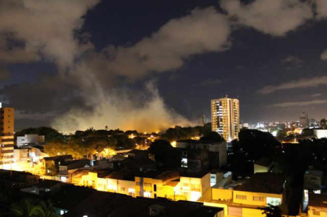 Fotos e Vídeo : Explosão no DEIC em  Maceió/AL