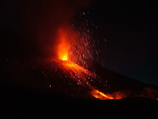 https://commons.wikimedia.org/wiki/File:Etna_volcano_in_eruption.jpg