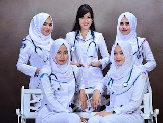 Perbedaan Gaji Bidan dan Perawat di Indonesia
