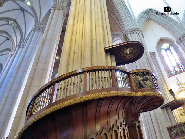 Close-up de um dos púlpitos elevados da Catedral da Sé - São Paulo