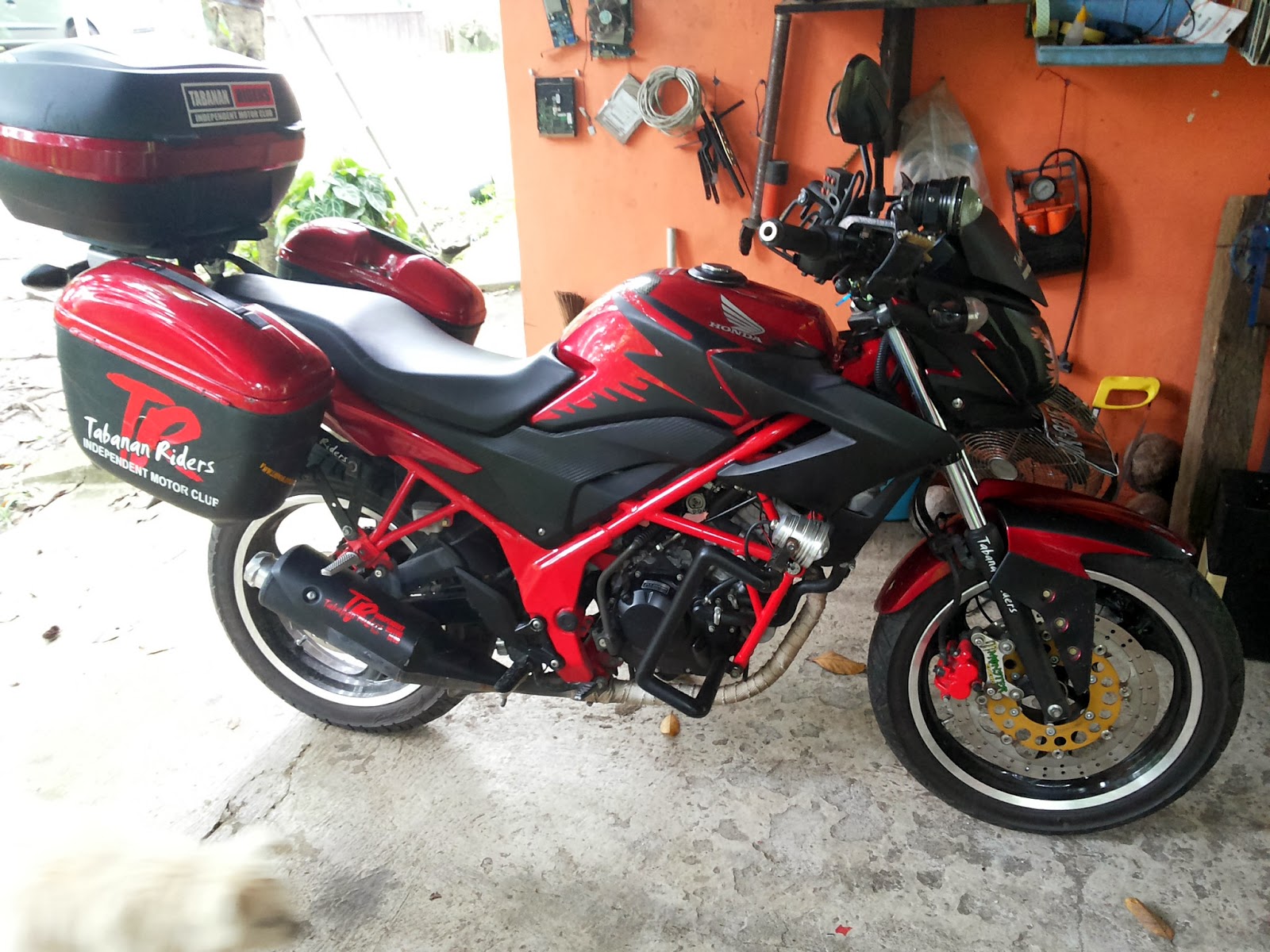 Moto Min: CB150R modifikasi Touring