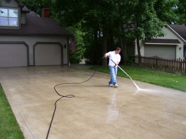 5 Tips for Effective Driveway Cleaning 