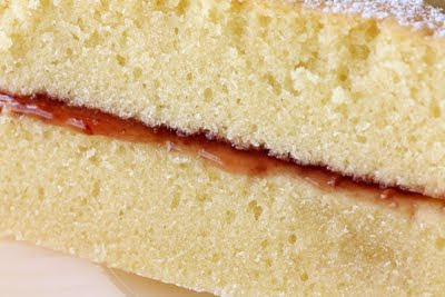 how the (without without buttercream) Victoria Sponge make to  buttercream Sweet Crumbs: milk Cake
