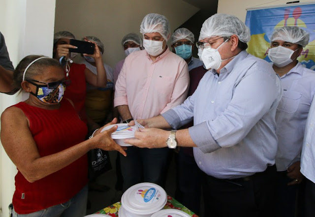 João Azevêdo autoriza implantação de Restaurante Popular, entrega tomógrafo e visita “Tá na Mesa” e obras em Cajazeiras