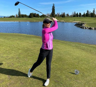 Picture of Anne Drewa playing golf