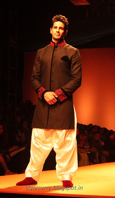 Siddharth Malhotra from Student Of The Year Walked the Ramp for Manish Malhotra at Wills Lifestyle India Fashion Week Autumn Winter '13