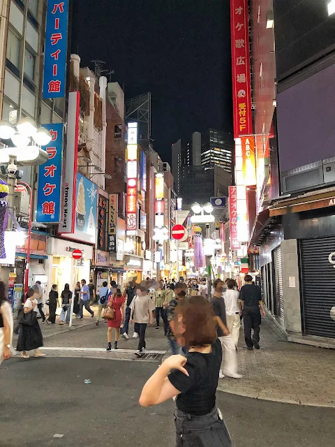 緊急事態宣言中の渋谷センター街の様子（夜）