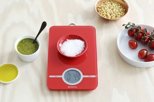 digital-kitchen-scales-essential-passion-red-mood-01