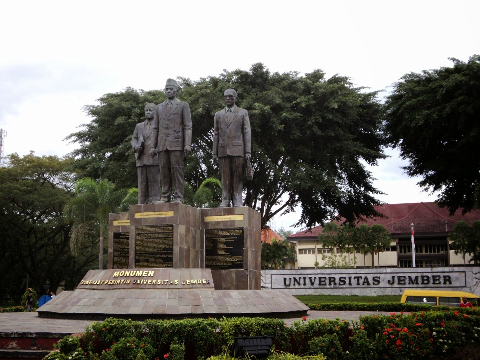 Universitas Jember disingkat UNEJ adalah sebuah perguruan tinggi negeri yang terletak di kota Jember sebuah kota berhawa tropis di bagian tenggara