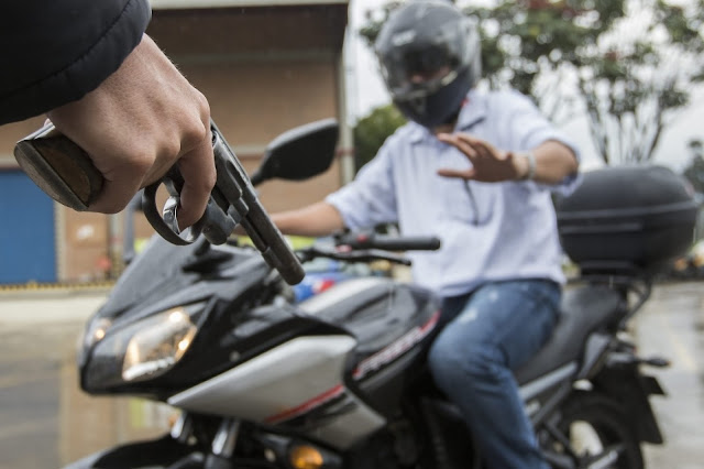 FRONTERA: 12 motocicletas nuevas hurtó la guerrilla a transportadora en carretera araucana en Colombia.