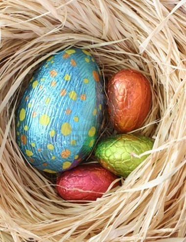 804461-easter-eggs-in-a-nest