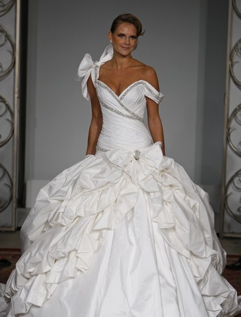 Used Pnina Tornai Wedding Dress for Sale Asking Price 10000 USD Label