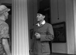 Momen Kritis Transisi Kekuasaan: Dari Soekarno ke Suharto