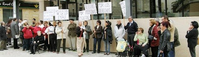 Grupo de manifestantes concentrados.