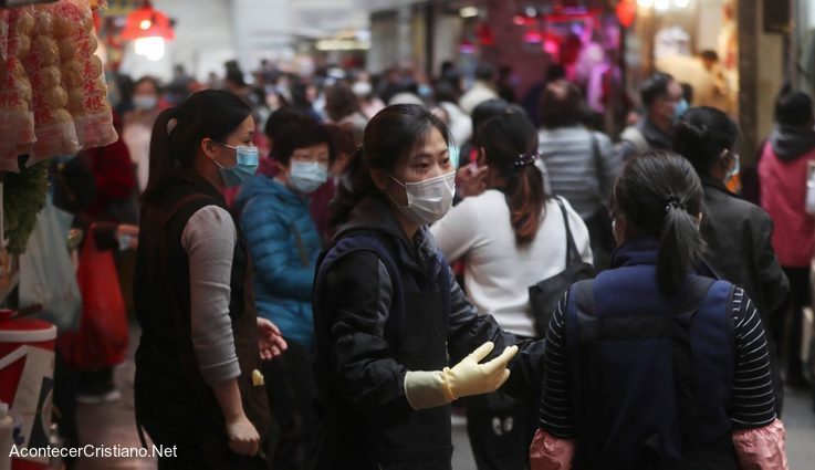 Mujeres con máscaras contra el coronavirus en Hong Kong