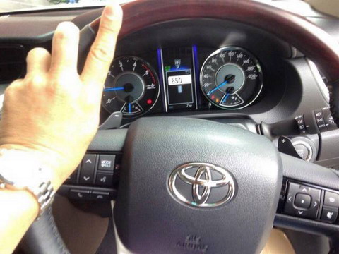 toyota-fortuner-2016-lo-anh-truoc-ngay-ra-mat-5