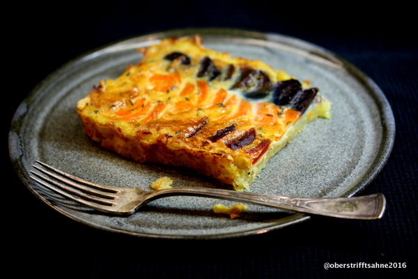 Kartoffeltarte mit Rote Bete, Karotten und Pastinake