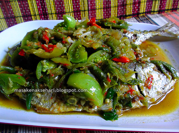 Resep Ikan Kembung Pedas Sambal Ijo