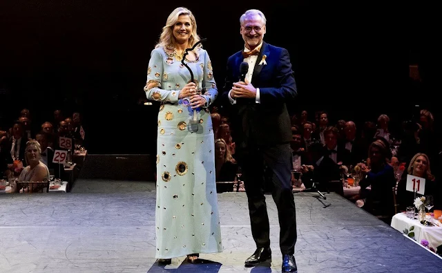 Queen Maxima wore a Zehave dress from Claes Iversen. The Princess Maxima Center for Pediatric Oncology