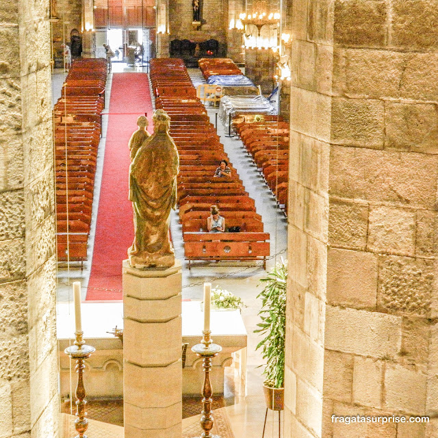 Altar-mor da Basílica de Santa Maria del mar em Barcelona