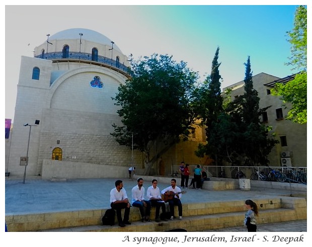 A Jewish synagogue in Jerusalem - Image by Sunil Deepak
