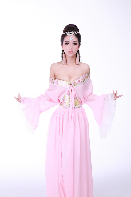Foto Model Cantik Dan Sexy, Xia Wei - Ada Yang Asik