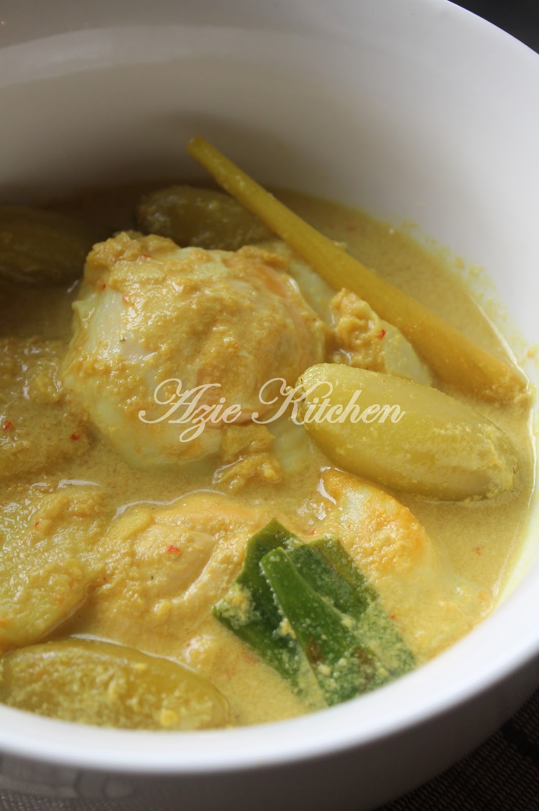 Masak Lemak Telur Itik Dengan Belimbing Buluh - Azie Kitchen