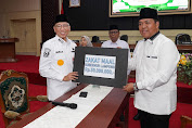 Gubernur Rahmat Mirzani Tunaikan Zakat Fitrah dan Zakat Mal Melalui Baznas, Perkuat Solidaritas Sosial dan Dorong ASN Berzakat