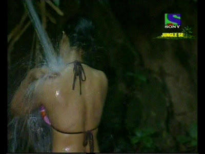 Shweta Tiwari In Hot Bikini Taking Bath In Jungle