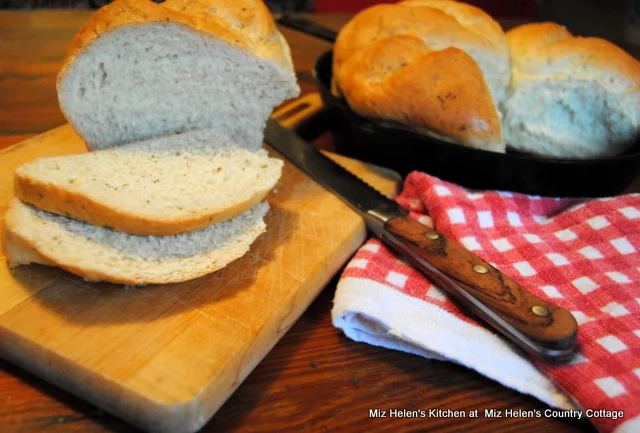 Herb Skillet Bread at Miz Helen's Country Cottage