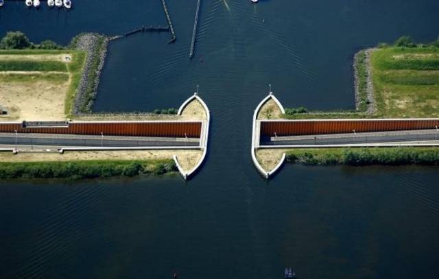 The Ringvaart (known in full as Ringvaart of the Haarlemmermeer Polder) is a canal in the province of North Holland, the Netherlands. The Ringvaart (Dutch meaning “ring canal”) is a true circular canal surrounding the Haarlemmermeer polder and forms the boundary of the Haarlemmermeer municipality. Ringvaart is also the name of the dike bordering the canal.