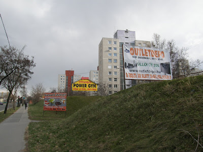 Budapest, lakótelep, XIX. kerület, reklám, reklámozás, illegális parkolók, városkép, Budapest, Magyarország, Kispest