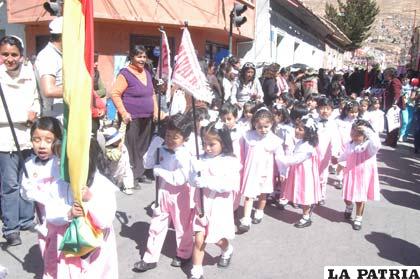 Oruro: Instituciones educativas prestigiosas ayer celebraron un año más de vida