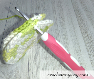 Attaching two flat crochet circles together with single crochet