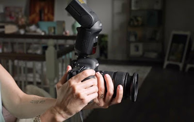 Canon Speedlite, This AI Flash Moves By Itself To Find The Spot, For The Best Photo Results