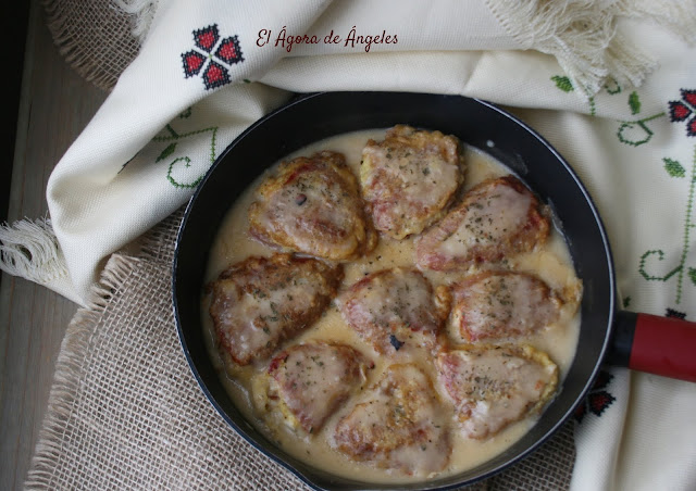 Pimientos rellenos de arroz, hummus y langostinos  El Ágora de Ángeles