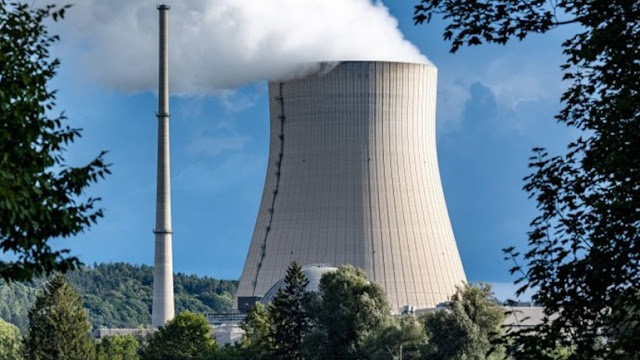 Υπό τον φόβο της ενεργειακής ανεπάρκειας, το γερμανικό κοινοβούλιο ενέκρινε τη διατήρηση της λειτουργίας των τριών πυρηνικών σταθμών της Γερμανίας, έως τον Απρίλιο.