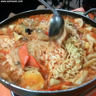 Tteokbokki con queso después de remover