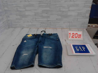 中古品　子供服　１２０㎝　GAP　デニムハーフパンツ　３９８円