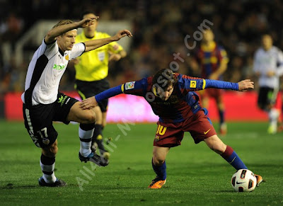 Valencia , Barcelona , Barcelona players, Valencia players, Lionel Messi, Gerard Pique, Sergio Busquets Burgos, David Villa, Villa vs Valencia