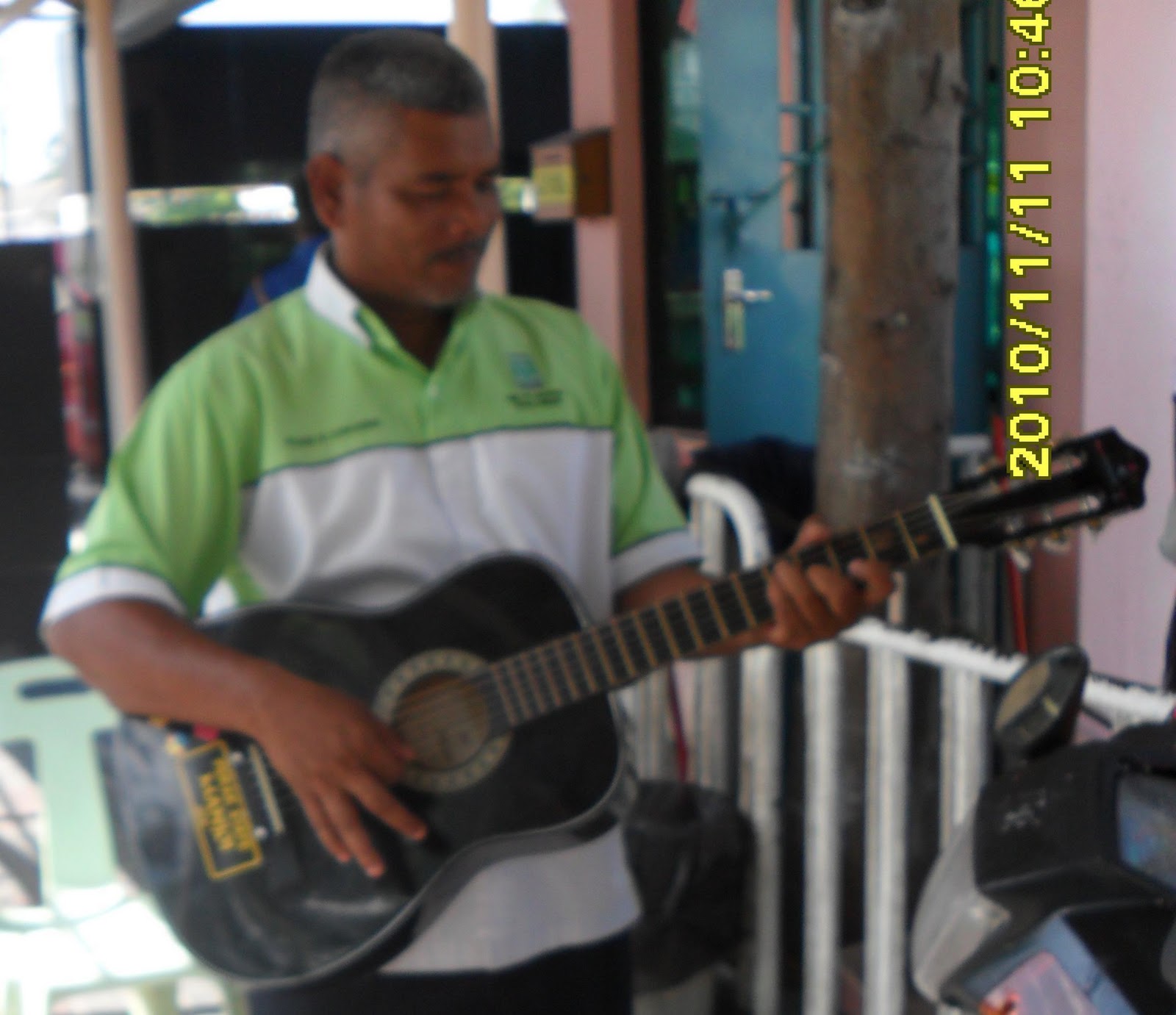 Cikgu azhar: PENDIDIKAN MUZIK DI SEKOLAH (BUSKING AT ST 