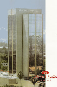 fachada do hotel Crowne Plaza em Santiago, Chile