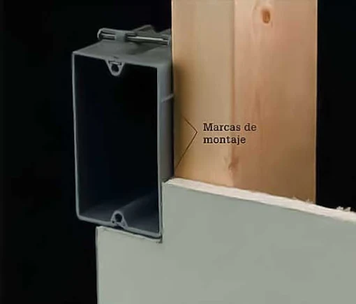 Instalaciones eléctricas residenciales - Caja de conexión eléctrica con marcas para montaje