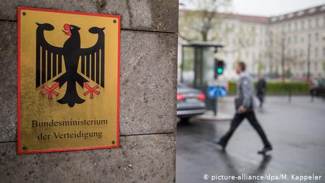 Γερμανία: Υπέρογκα ποσά για συμβούλους στο υπ. Άμυνας